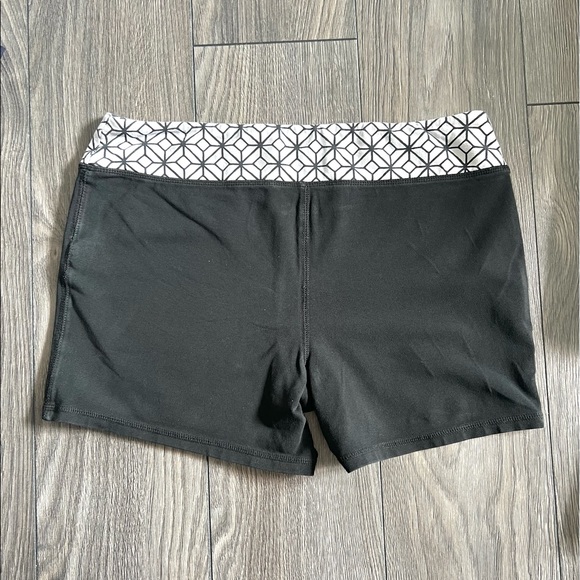 Joe Fresh Yoga Shorts - Picture 3 of 3